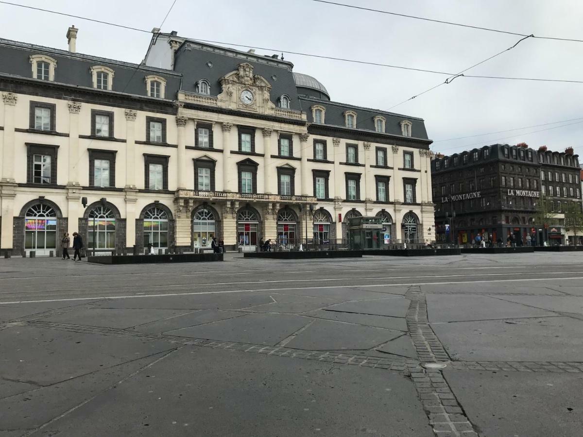 Nid Douillet Sur Plateau Central Clermont-Ferrand Exterior foto