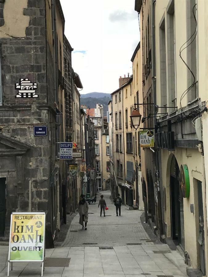 Nid Douillet Sur Plateau Central Clermont-Ferrand Exterior foto
